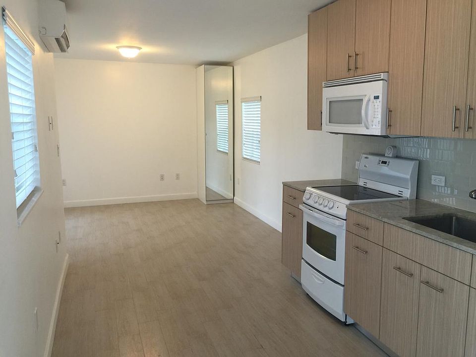 1st image of 2800 Pine Tree Dr APT 3