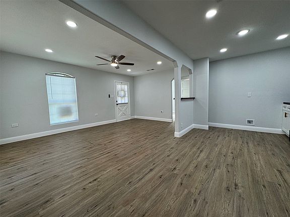 4th image of 2909 Alexander Ave