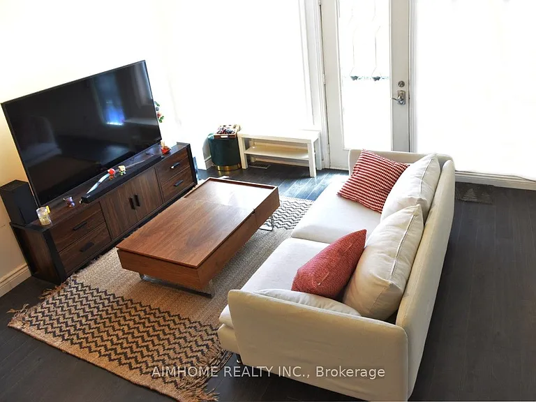 9013 Yonge St — Photo 5