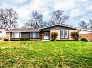586 Fieldstone Ln, Ballwin, MO 63011