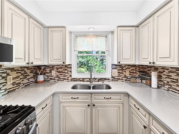 2nd image of 143 Oak Park Dr