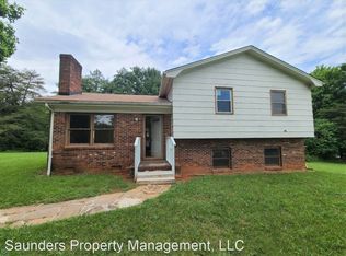 2020 Bud Tilley Rd, Pinnacle, NC 27043