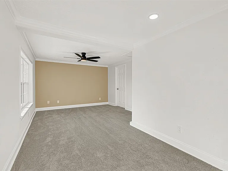 513 Main St — Photo 32