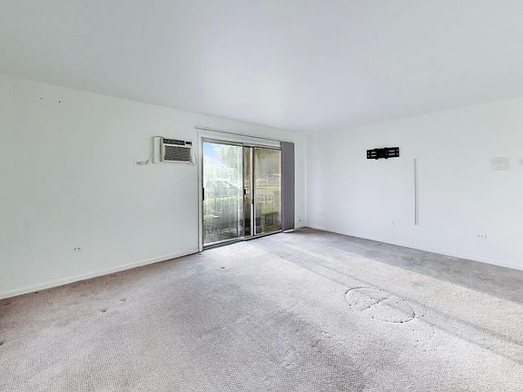 3rd image of 10830 Kilpatrick Ave APT 1SE