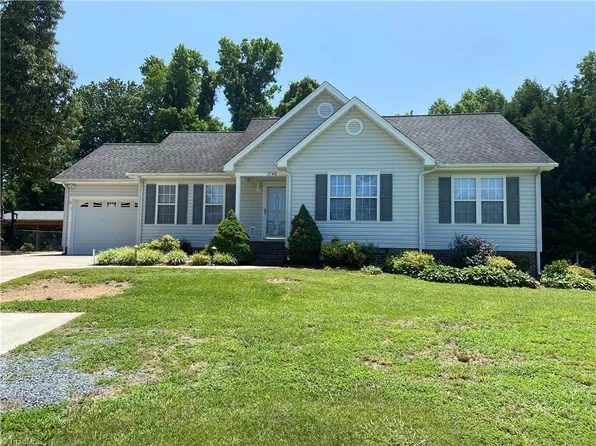 2146 Regency Dr, Randleman, NC 27317
