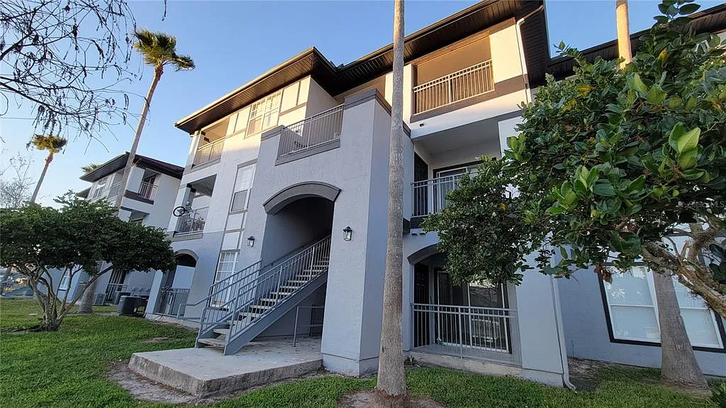 2 bed, 2.0 bath, 1062 sqft, $1,549 — Photo 1
