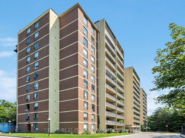 15 London Green Ct #808, Toronto, ON M3N 1K4