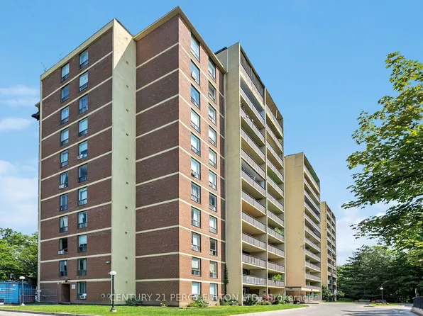 15 London Green Ct #808, Toronto, ON M3N 1K4