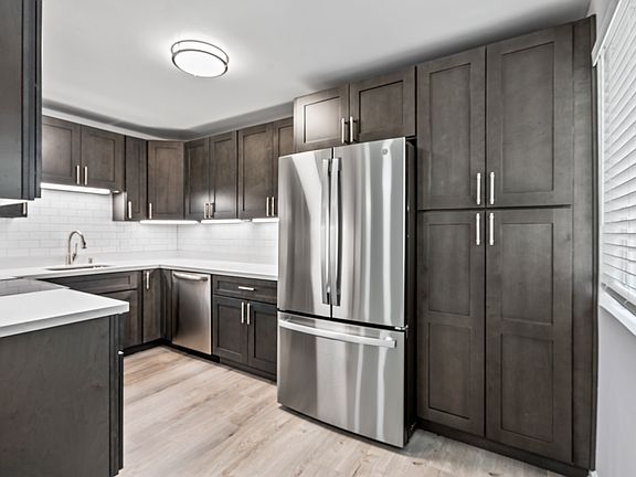 4th image of 3344 Fillmore St APT 102