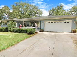 826 Valley View Dr, Ottawa, IL 61350