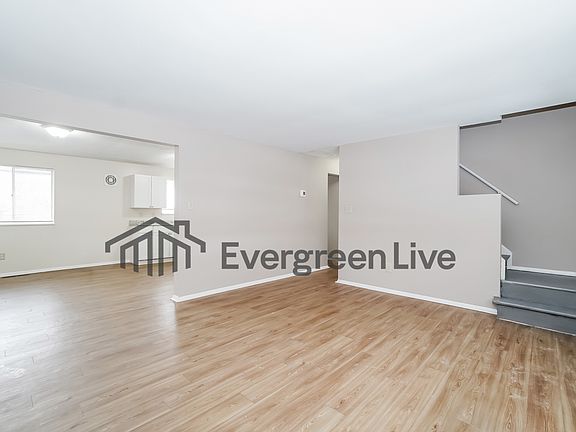 3rd image of 1810 Pickering Dr