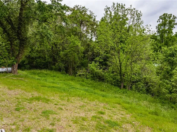 73 Harvey St, Parkersburg, WV 26105