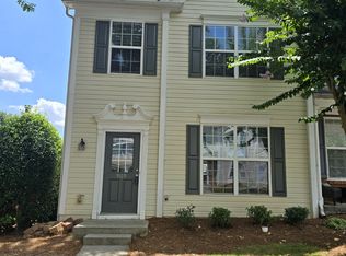 909 Prestwyck Ct, Alpharetta, GA 30004