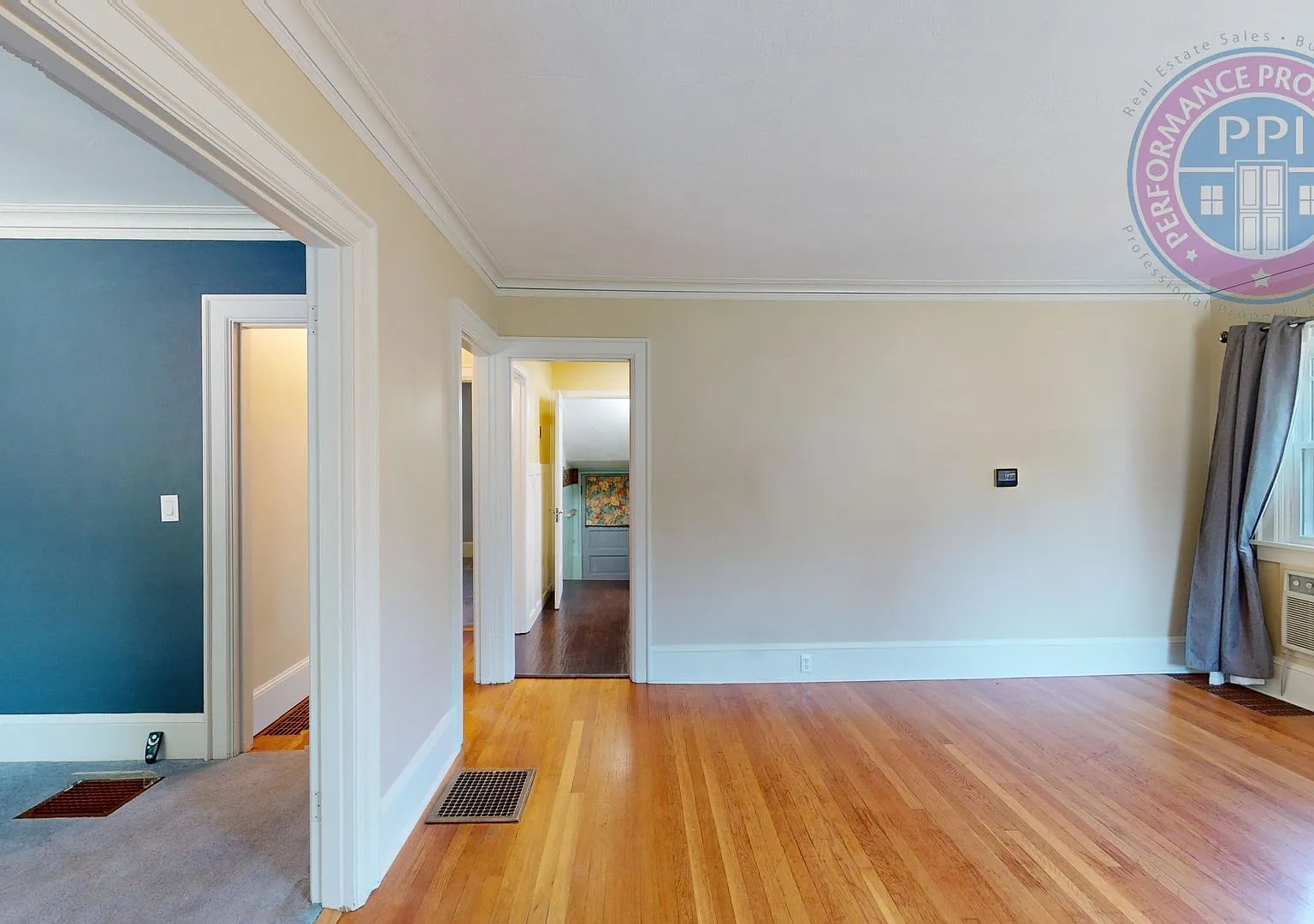 Prime Overlook Location / No Security Deposit W/ Rhino Sound Studio & Central Air — Photo 3