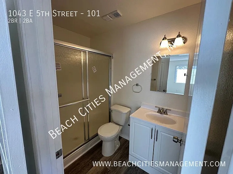 1043 E 5th St #101 — Photo 37