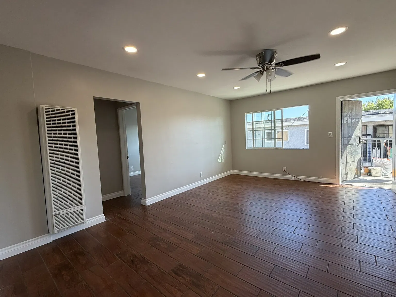 3 bed, 1020 sqft, $2,400 — Photo 3