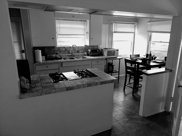 1133 Oliver Ave — Photo 2