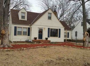 4008 SW Stratford Rd, Topeka, KS 66604