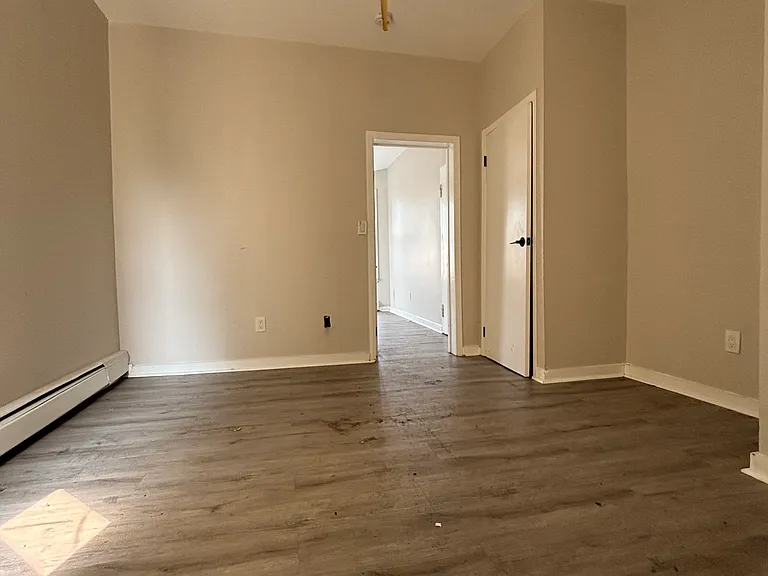 137 Wilkinson Ave #2R — Photo 2