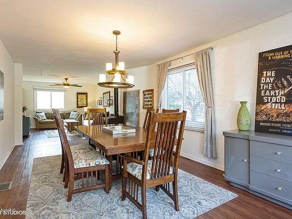 Image 4: 04_9552UnionPierRd_2_DiningRoom_LowRes