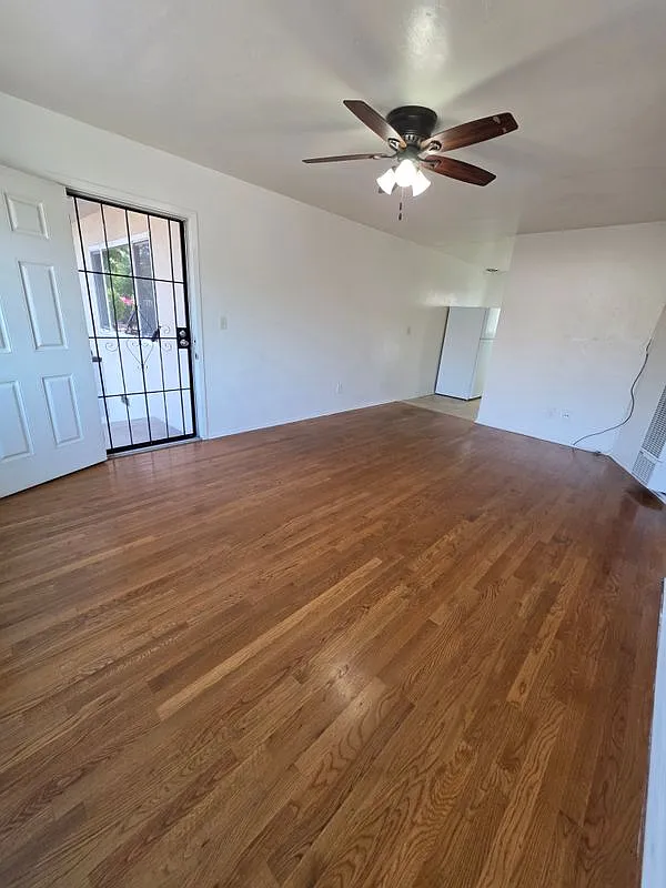 2 bed, 1.0 bath, 700 sqft, $2,140 — Photo 3