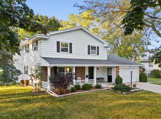 1027 Fairview Dr, Port Washington, WI