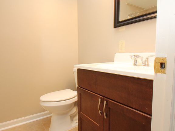 Full Bath, 2nd floor