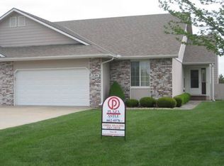 1229 Stone Bridge Dr, Hutchinson, KS 67502
