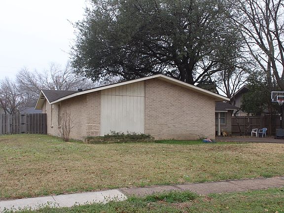 2nd image of 801 Sherbrook Dr