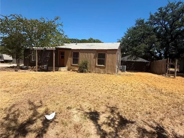 207 N Broad St, Lampasas, TX 76550