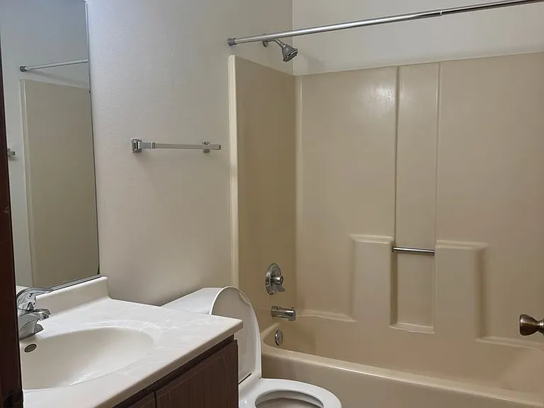 919 Briar Ln — Photo 11