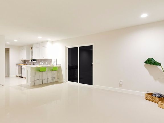 5th image of 1706 Primrose Ave #2