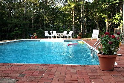 1st image of 10 Powder Hill Ln