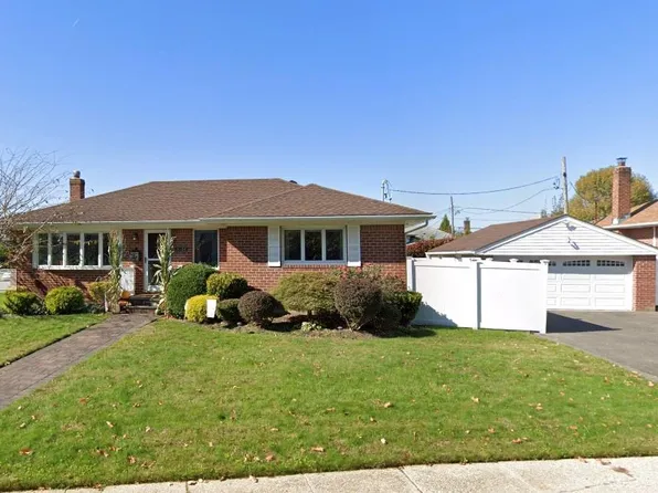 3918 Berger Ave, Bethpage, NY 11714