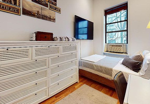 5th image of 66 W 82nd St APT 3B