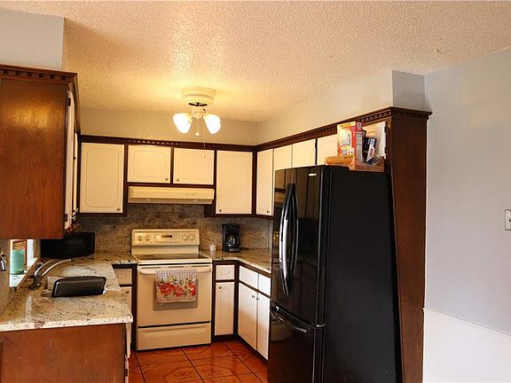 4th image of 9817 Blue Bonnet Dr
