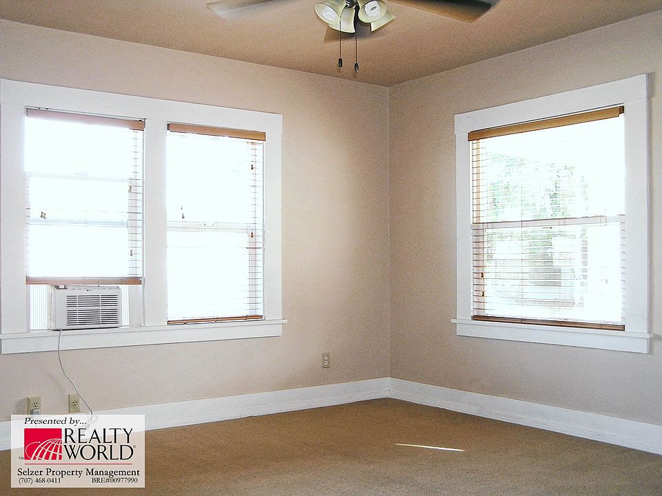 2nd image of 804 Grove Ave