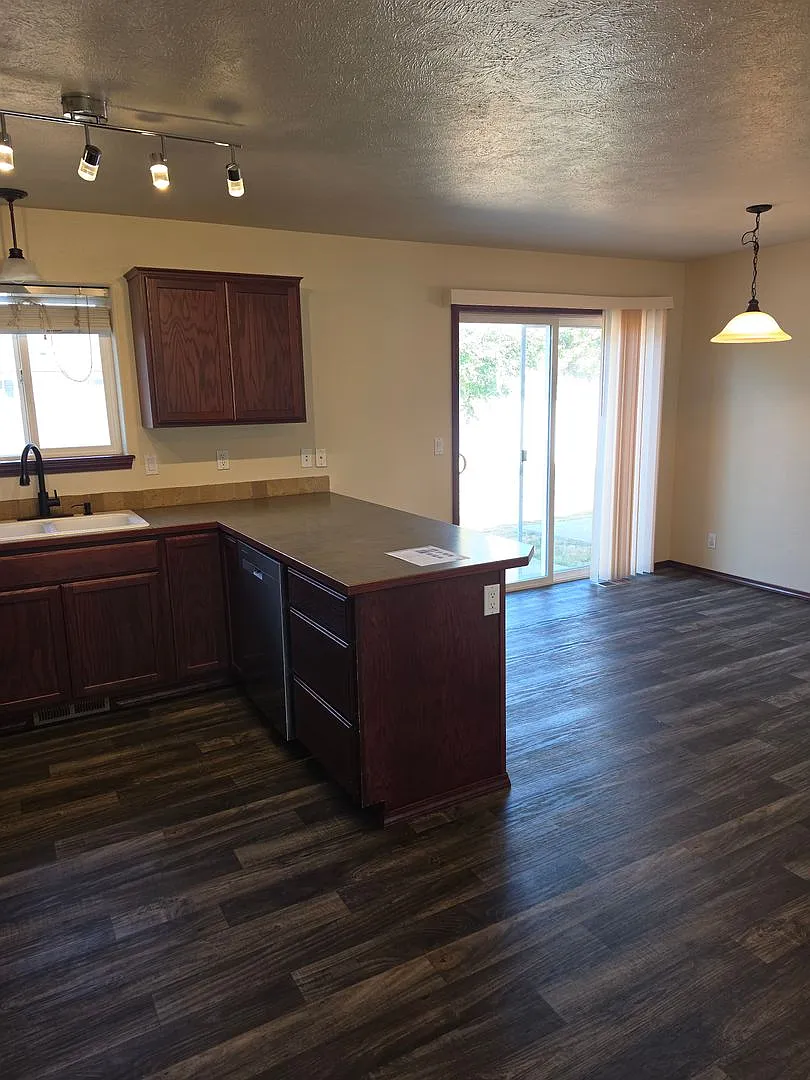 Lovely 3 bedroom 2.5 bath Post Falls Home! — Photo 4