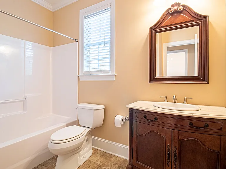 Common Bathroom 1st Floor