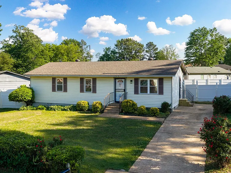 153 Seven Pines Dr — Photo 1