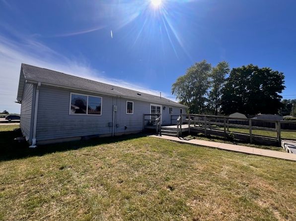 1824 E Main St, Clinton, IL 61727