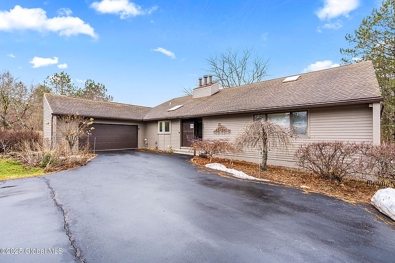 4th image of 33 Crow Ridge Road