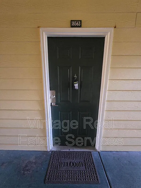 2 bed, 2.0 bath, 1205 sqft, $1,400 — Photo 2