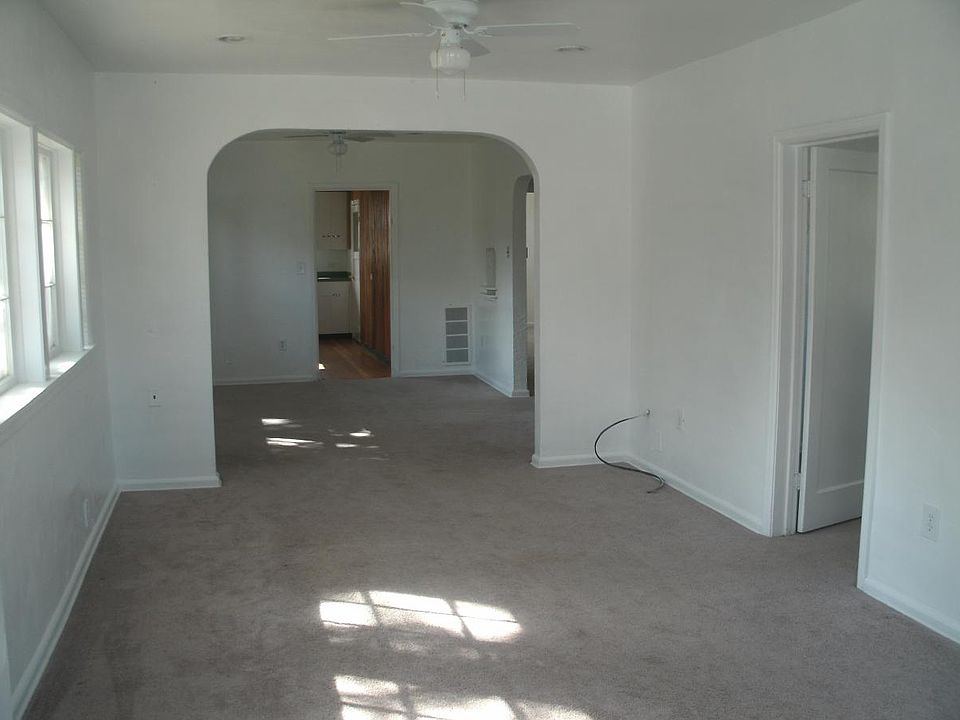 Livingroom view to kitchen