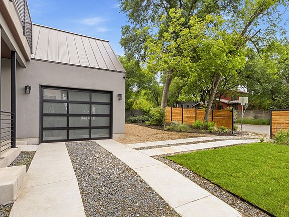 4th image of 2300 Bluebonnet Ln