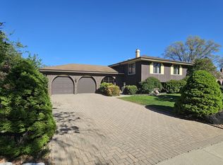 3301 Venard Rd, Downers Grove, IL 60515