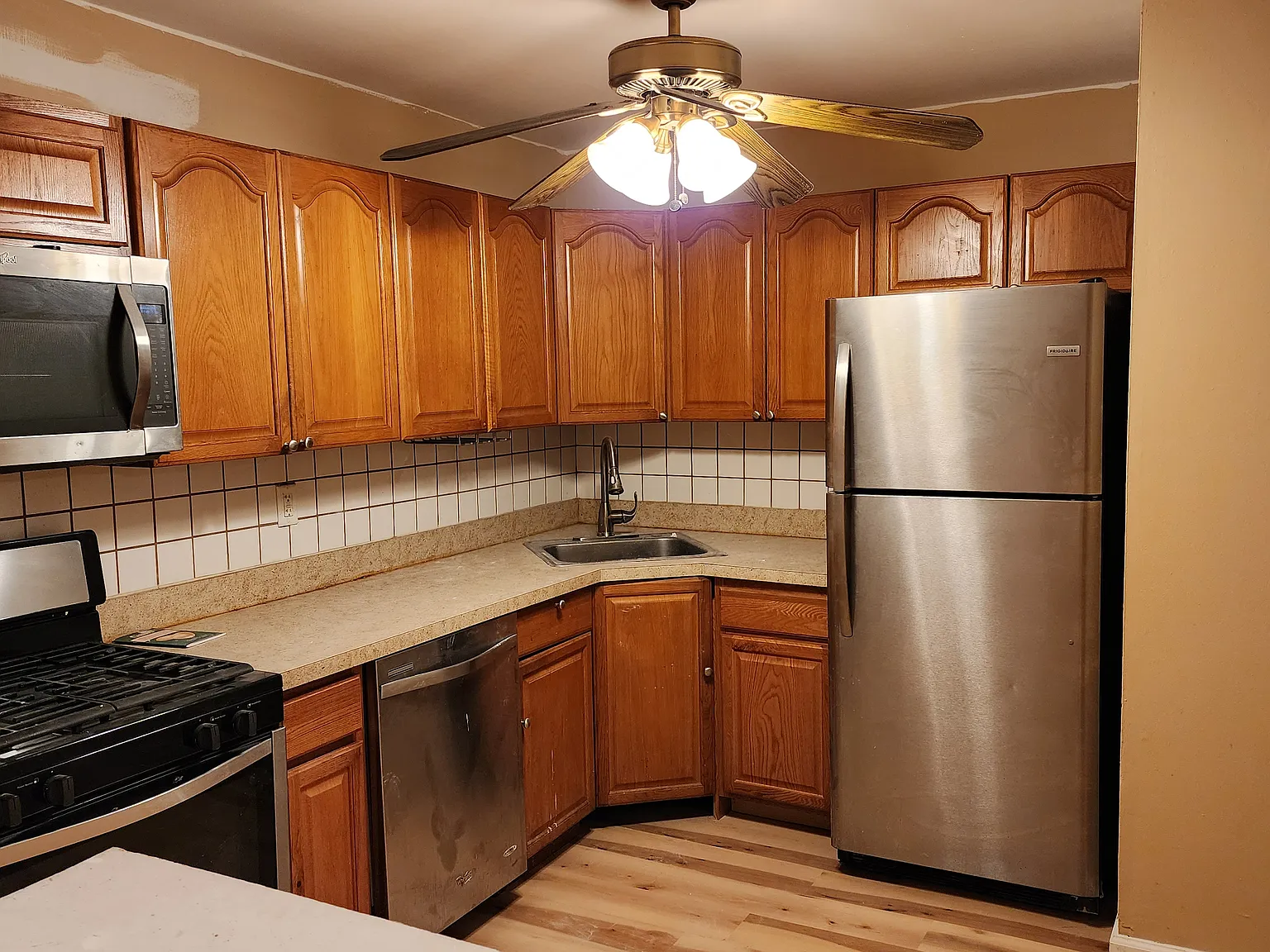 2 bed, 900 sqft, $2,300 — Photo 4