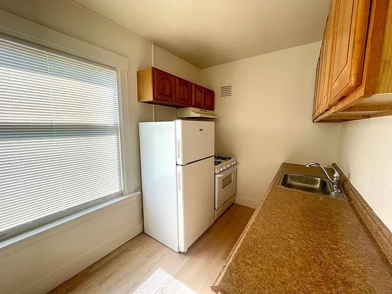 2517 Regent St #3 — Photo 2