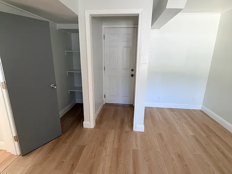 48 Parkview Ave — Photo 2