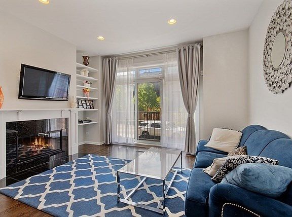 3rd image of 1726 W Diversey Pkwy #1E